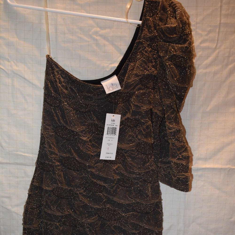 NWT Lola gld/blk one shoulder stretch dress. Sz M